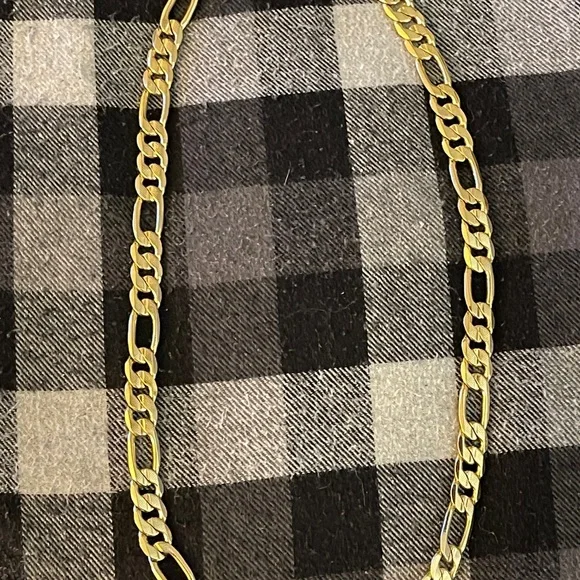 14k Gold 22” 10mm Figaro Chain weighs 72 grams.